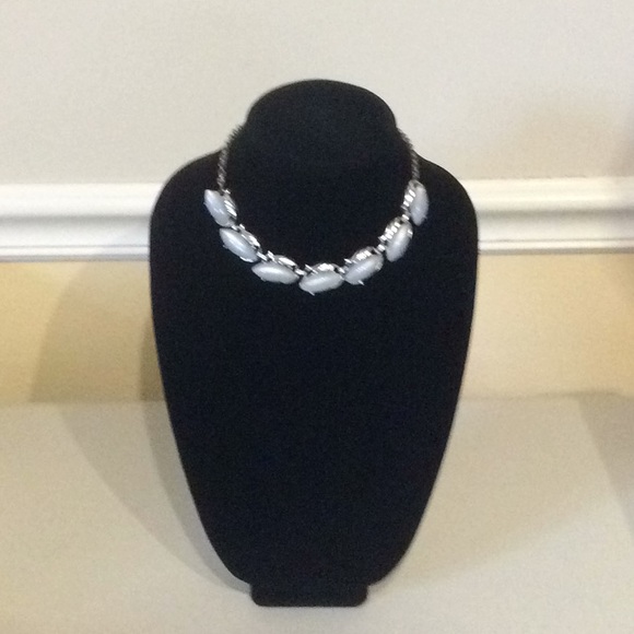 Vintage Jewelry - Light blue stones necklace